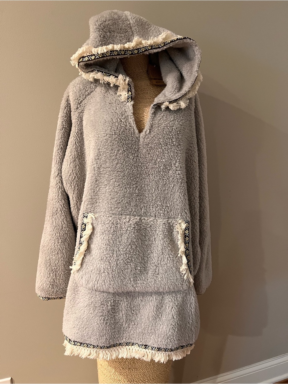 NATURAL LIFE Plush Hooded Sherpa Tunic - Light Gray with Cream Trim